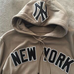 New York Yankees Beige Hoodie